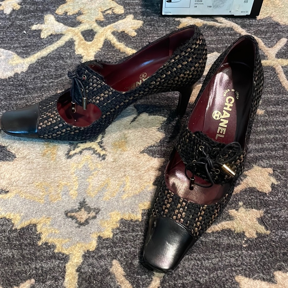 Beautiful, gently used Chanel pumps. Size 38.
